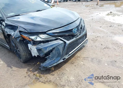 2022 Toyota Camry Xse Hybrid z USA, uszkodzony, nr VIN 4T1K31AK0NU595563